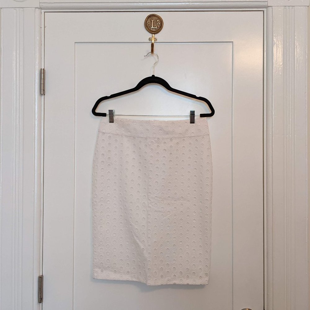 NWT White Ann Taylor Eyelet Skirt in Size 6